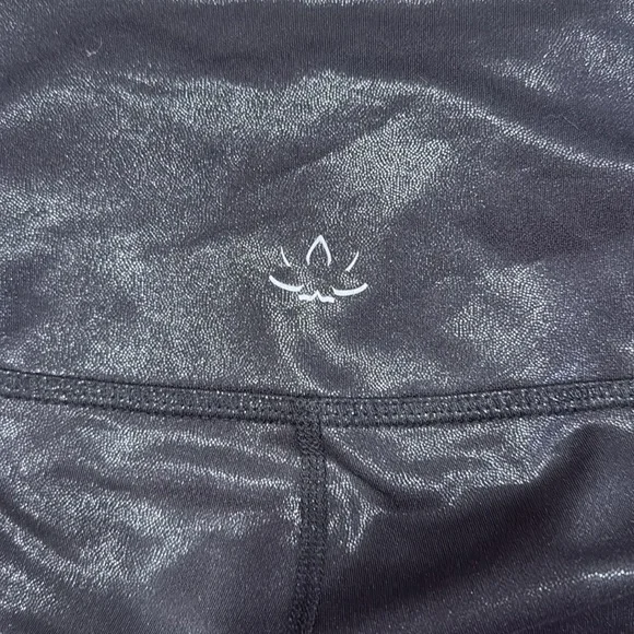 EUC Beyond Yoga Heather Rib Black Shine High Waisted Midi Legging Size XS - Picture 7 of 9